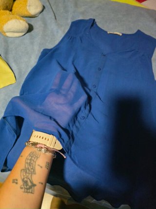 Blusa azul transparente