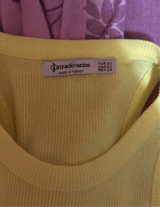 Top amarillo Stradivarius XS