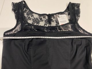 Camisa negra encaje ajustada elástica Berskha T. L