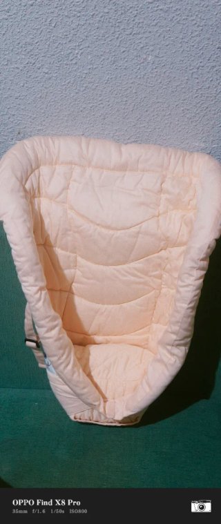 Portabebés Ergobaby Omni 360. Cojín adaptable Rosa