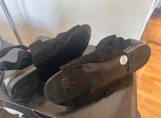 Sandalias Miss Sixty Negras con Detalles Rosas