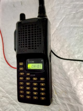 Walkie Icom IC-F3 con Batería BP-196.