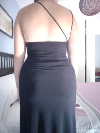 Vestido largo negro sin etiqueta