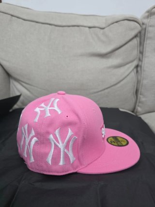 Gorra New Era Supreme Rosa Talla 7 1/4