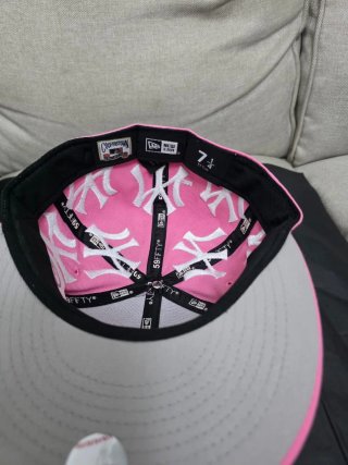 Gorra New Era Supreme Rosa Talla 7 1/4