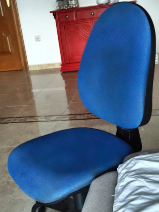 Silla de oficina azul