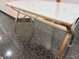 Mesa escritorio cristal blanco y acero inoxidable