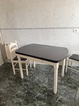 Mesa de cocina + 3 sillas