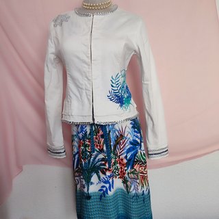 Biker. Chaqueta blanca de Desigual. Talla L