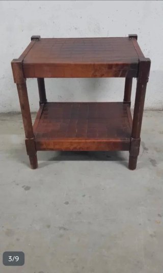 Mesa auxiliar de madera y piel