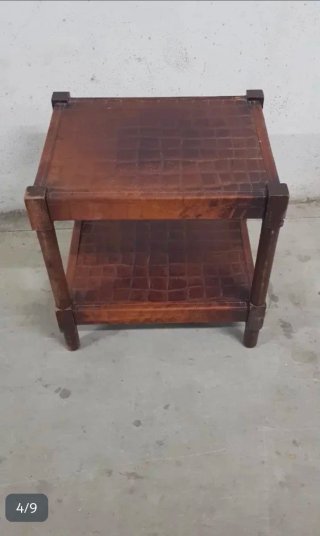 Mesa auxiliar de madera y piel