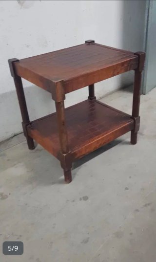 Mesa auxiliar de madera y piel