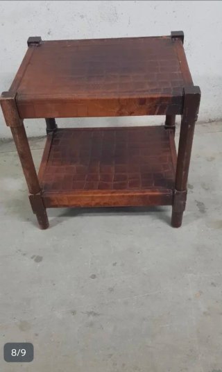 Mesa auxiliar de madera y piel