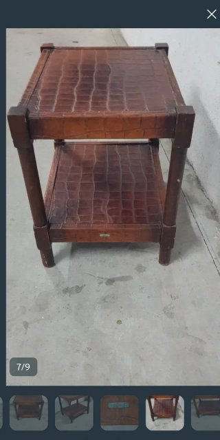 Mesa auxiliar de madera y piel