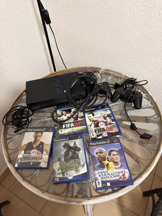 Consola PS2 Fat Negra + 2 mandos + 5 juegos