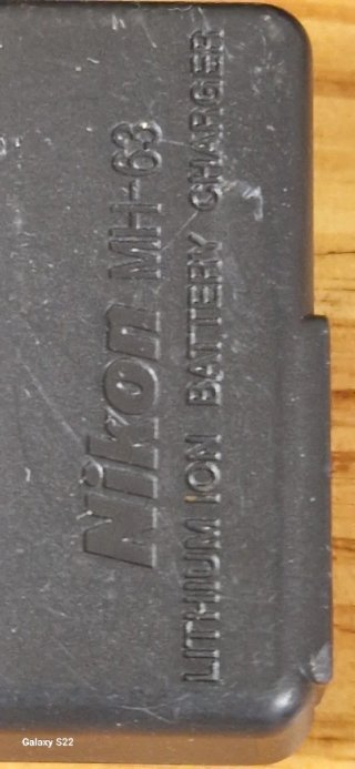 Cargador Nikon MH-63
