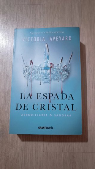 La espada de cristal. Arrodillarse o sangrar