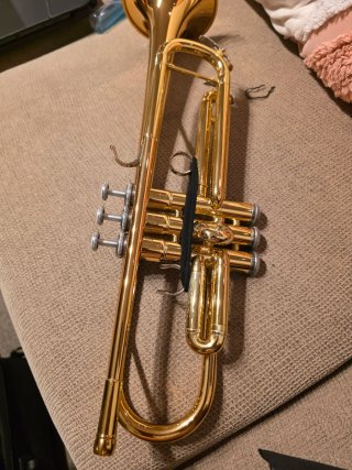 Trompeta Yamaha 4335GII Dorada