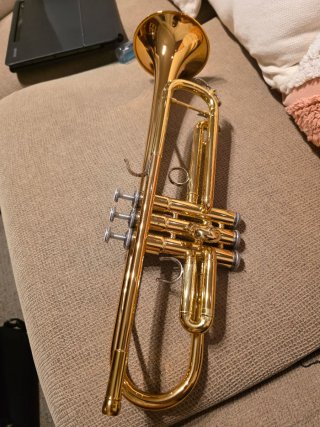 Trompeta Yamaha 4335GII Dorada