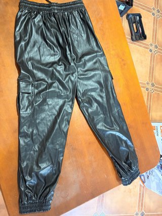 Pantalones cargo cuero mujer