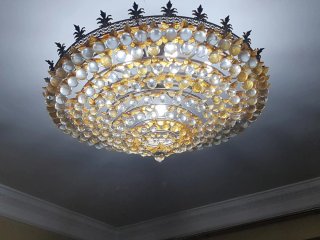 Lámpara de araña de cristal dorada