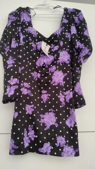 Vestido floral negro y morado talla M
