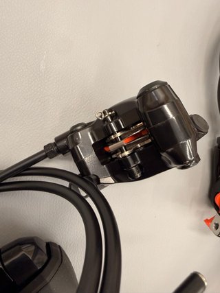 Frenos Shimano 105 ST-R7120 + BR-R7170, 12 V.