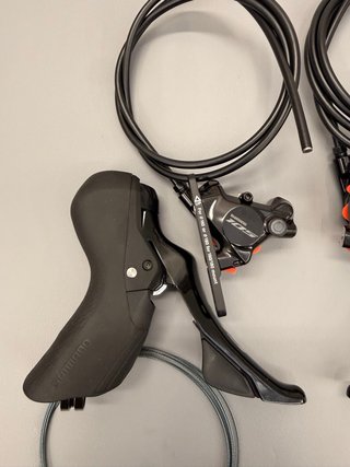 Frenos Shimano 105 ST-R7120 + BR-R7170, 12 V.