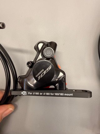 Frenos Shimano 105 ST-R7120 + BR-R7170, 12 V.