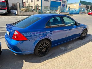 Ford Mondeo ST 220