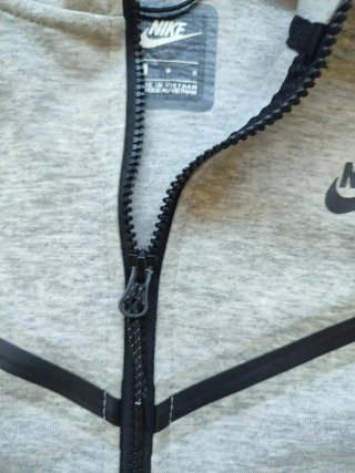 Chaqueta Nike Tech Gris