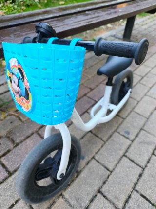 Bicicleta de equilibrio blanca