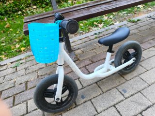 Bicicleta de equilibrio blanca