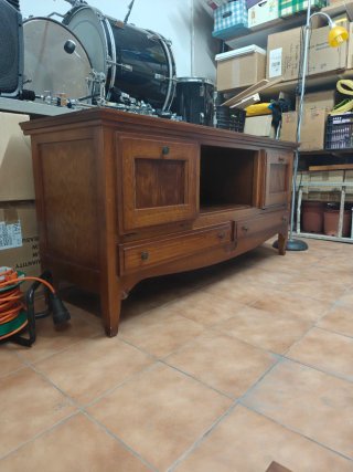 Mueble de salón con baldas