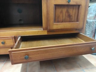 Mueble de salón con baldas