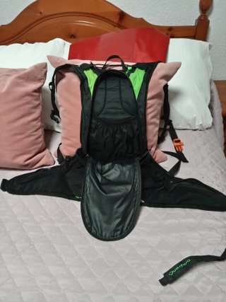 Mochila Quechua Negra y Verde