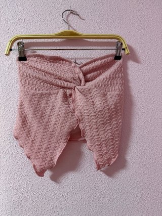 Top rosa fruncido con nudo