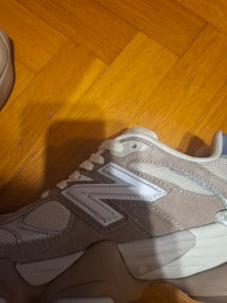 Zapatillas New Balance 9060 Beige/Plata Talla 39.5