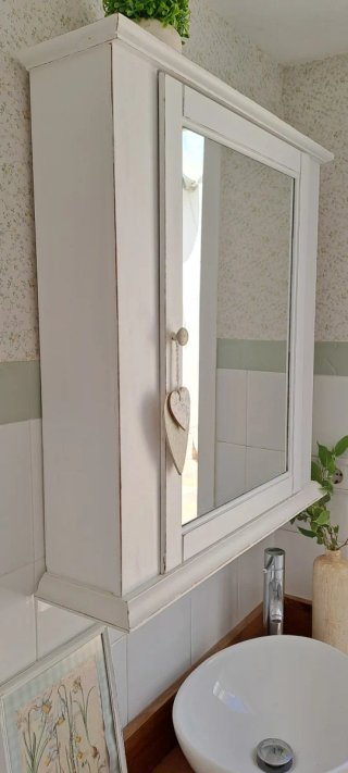 Armario de baño vintage