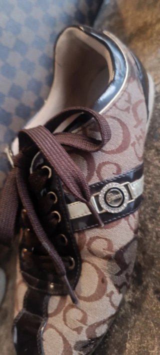 Bolso Louis Vuitton Damier con tachuelas