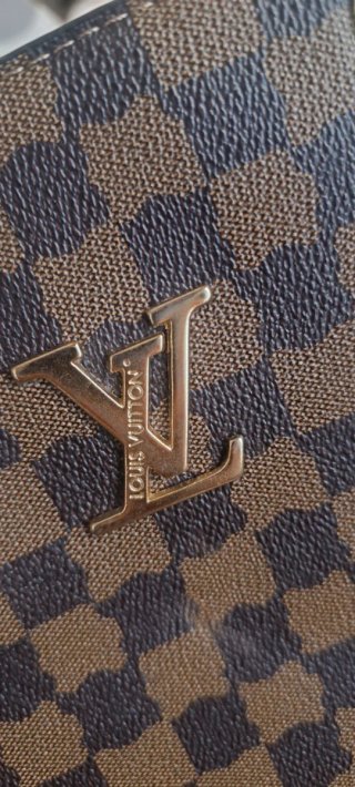 Bolso Louis Vuitton Damier con tachuelas