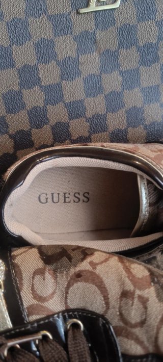 Bolso Louis Vuitton Damier con tachuelas