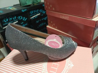 Zapatos de tacón dorados y turquesa La Push