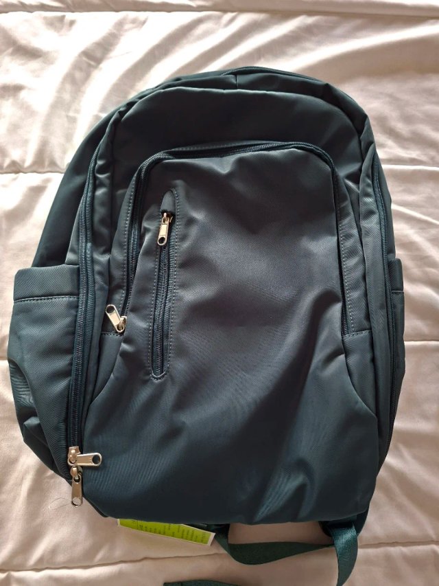 Mochila multifunción nueva con etiquetas