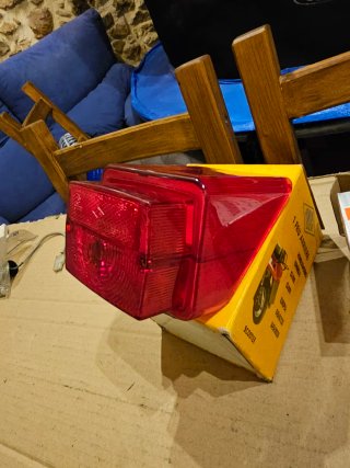 Faro delantero moto