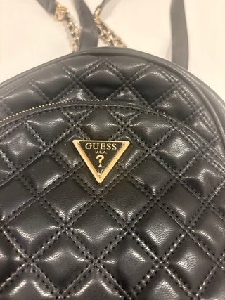 Mochila Guess Piel Negra Acolchada