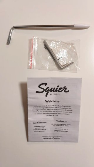 Guitarra Squier Affinity Stratocaster blanca.