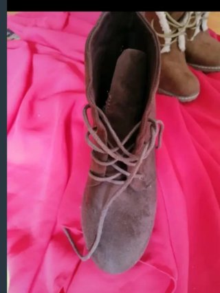 Botines de piel marrones con cordones