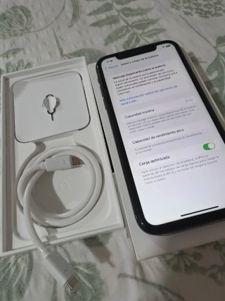 iPhone XR 128 GB Negro + Cargador