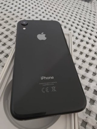 iPhone XR 128 GB Negro + Cargador